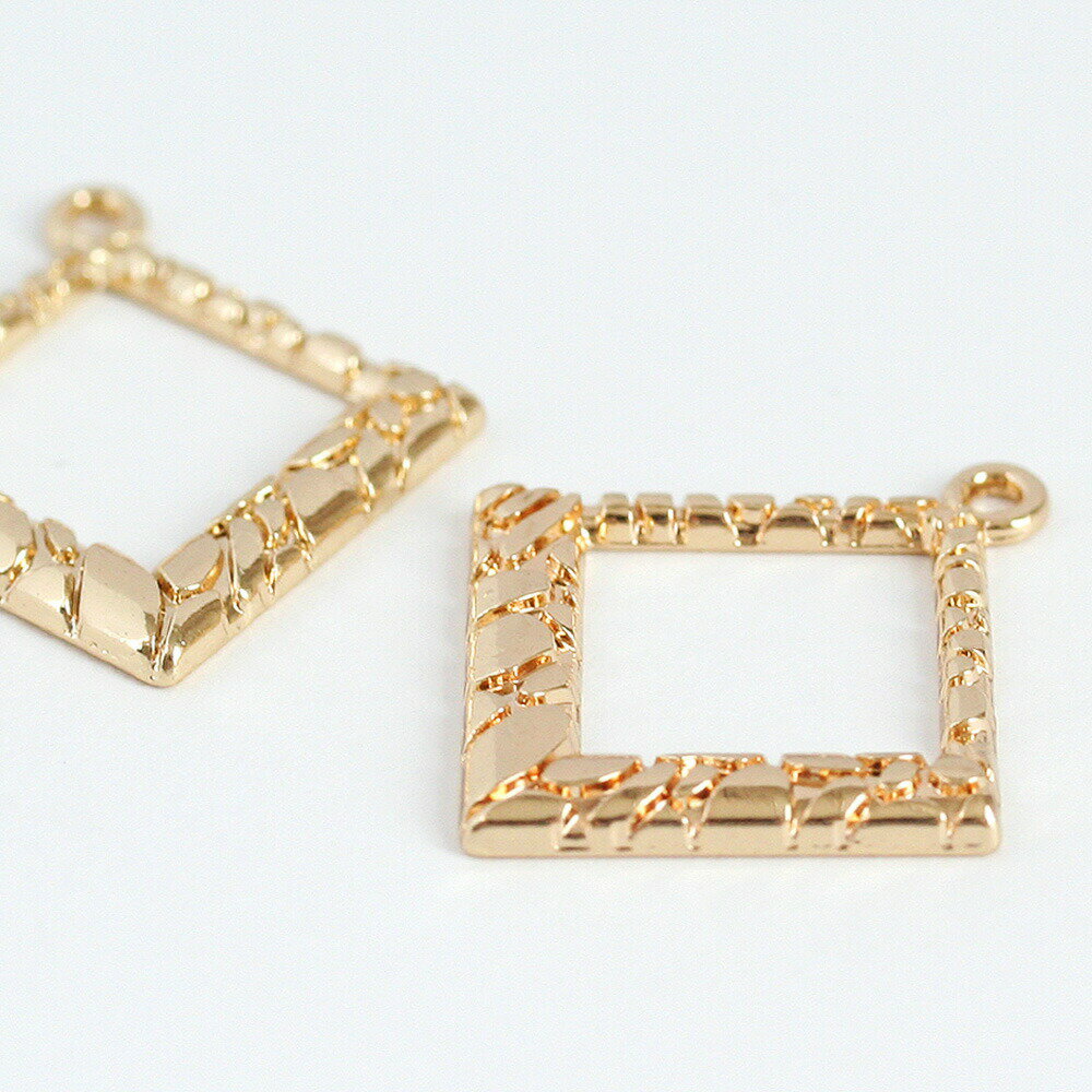 【最大15%OFFクーポン発行中】アクセサリーパーツ 模様入りスクエアフレームチャーム ゴールド 2個入り メタルパーツ 四角 手芸 ハンドメイド パーツ ピアス イヤリング 手作り お買い物マラソン