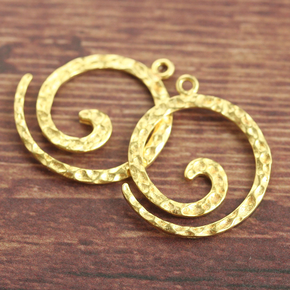 【最大15%OFFクーポン発行中】うずまきチャーム ゴールド 2個入 アクセサリーパーツ 渦巻き ぐるぐる ハンドメイド メタルパーツ メタルチャーム 素材 手芸 ピアス お買い物マラソン