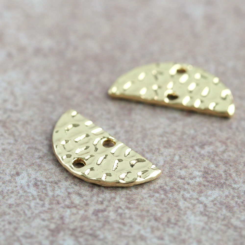 模様入りハーフサークルつなぎパーツ ゴールド 2個入 アクセサリーパーツ ハンドメイド メタルパーツ メタルチャーム 半円 扇型 素材 手芸 ピアス
