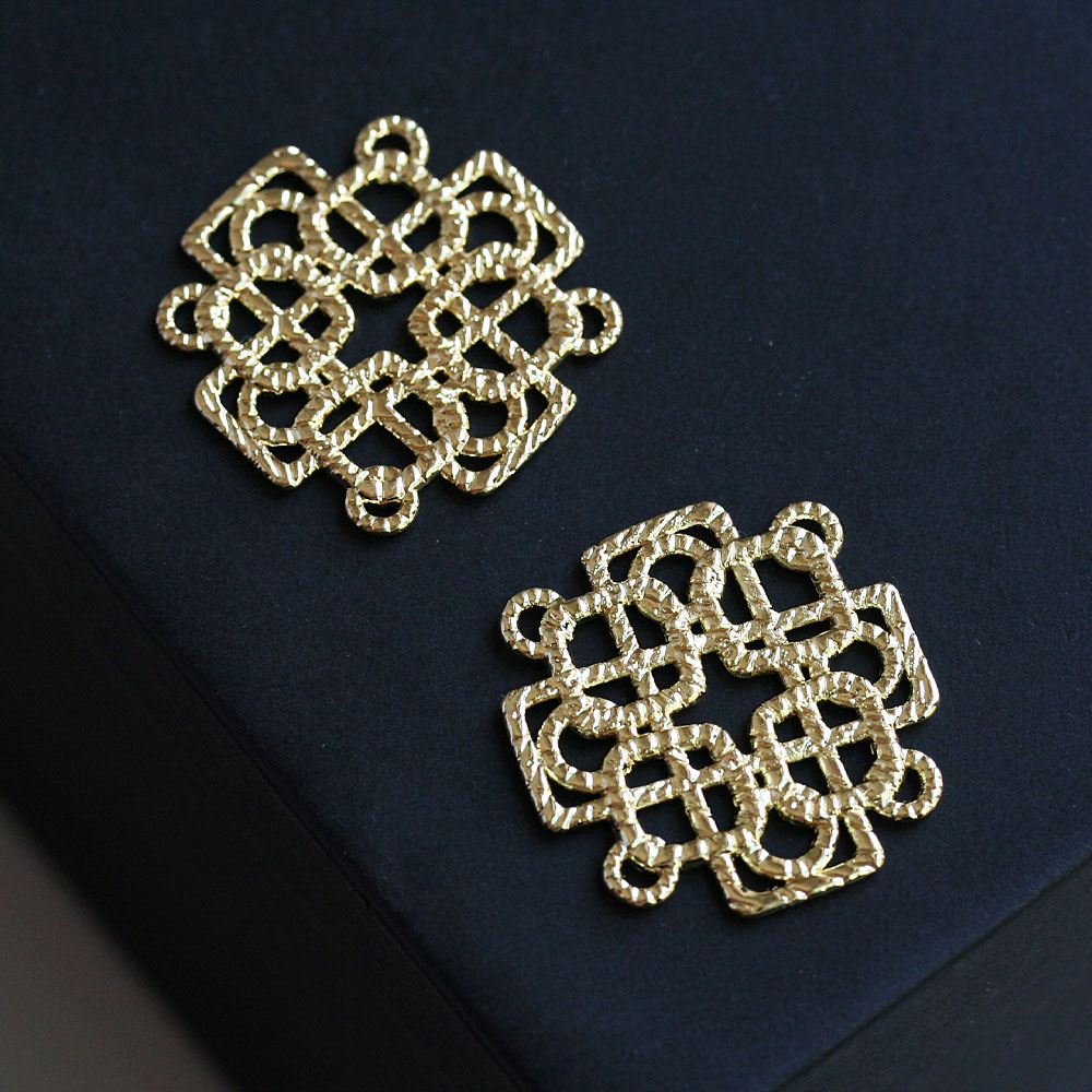 メタルパーツ 透かしスクエア ライトゴールド 2個入 四角 格子柄 ジョイントパーツ 繋ぎパーツ アクセサリーパーツ ハンドメイド 素材 手芸 ピアス