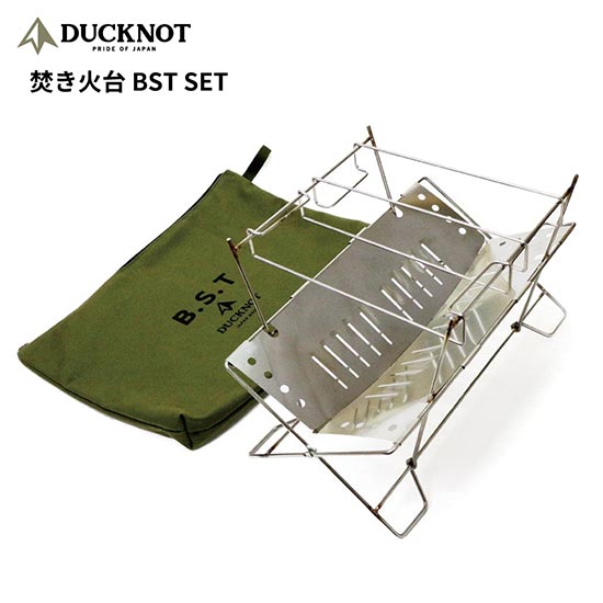 使い勝手を重視した削ぎ落とされたシンプルなデザイン、軽量化に成功！ステンレス製の高品質設計。高さが選べるゴトクを2個同梱。ゴトク高さを変られるので微妙な火力調整が楽しめます。幅広い熾火台だから火力調整が容易。上部には市販の網 (別売り)が載せれるのがうれしい！ファスナー開閉の大きく開く間口の収納ケースはアメリカ製ダック生地。丈夫で洗えるので清潔にご使用いただけます。※こちらの商品はバネ材を使用しており火床を押すと動く構造になっております。薪を置いた際支柱が安定する設計になっております。●内容物：本体　×1台、ゴトク　×2個、収納ケース　×1個●サイズ：本体 (外寸)／W36cm×H23cm×D20cm、収納ケース (内寸)／W40cm×D28cm×マチ4.5cm●重量：本体／620g、ゴトク／42g×2個、収納ケース／166g●素材：板材／ステンレス　SUS304　バネ鋼、線材／ステンレス　SUS304　ハード鋼、収納ケース／アメリカ製ダック生地　日本製