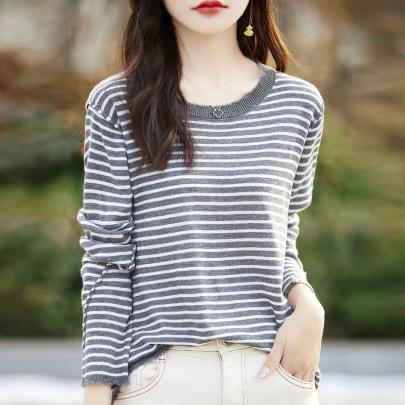 送料無料 ニット レディース セーター 長袖 トップス 黒白 秋 冬 春 プルオーバー 薄手ショット丈デコ..