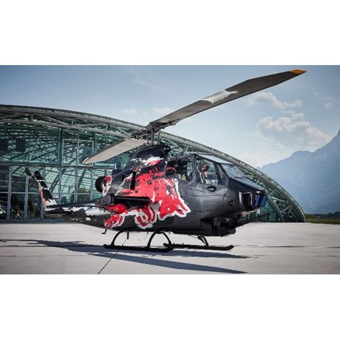 ドイツレベル 1/48 AH-1F コブラ ザ・フライングブルズ25周年記念ギフトセット ハセガワ 5640