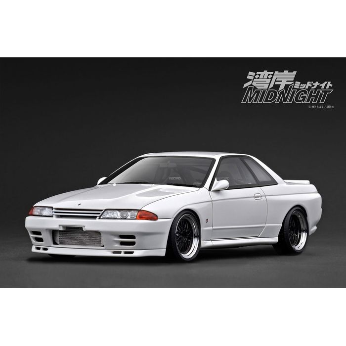 SEARCH WORD：TK Company IG3596 ミニカー 1/18 NISSAN SKYLINE GT-R R32 White 湾岸MIDNIGHT Reina's R 4573448905962商品概要：コミックス版「湾岸 MIDNIGHT」のヒロインで売れっ子モデル「秋川 零奈」の愛車「SKYLINE GT-R (R32)」を1/18スケールレジン素材でモデル化しました。ボディカラー：ホワイト。YM SPEED 山本社長の意向でクリスタルホワイトに塗りなおされ後に「YM（ヤマモトスピード）の白い32R」や「Rのヴィーナス」として有名になった仕様を再現しました。BBS LMタイプ17インチホイール(ポリッシュ＆ガンメタリック）にローダウン仕様。純正リップスポイラー、トランクスポイラー、エアロミラー、大径マフラー、プロ目ヘッドライト、レカロ製バケットシート、4点式シートベルト、専用ステアリング、6点式ロールケージを装着。商品仕様：■メーカー：ティーケー・カンパニー■JANコード：4573448905962■商品名：1/18 NISSAN SKYLINE GT-R (R32) White 湾岸MIDNIGHT Reina's R■型番：IG3596■ご注意：※製品の仕様や価格は予告なく変更する場合があります。※掲載している画像は、実際の製品と一部異なる場合があります。※製品のパッケージ（外箱やスリーブ等）は本体を保護する目的となり、運搬におけるダメージについては不良交換の対象外となります。※商品概要、仕様、サービス内容及び企業情報などは商品発表時点のものです。※最新の情報に関しましては、メーカーサイトをご覧ください。※発売前予約商品についてはメーカーの商品製造数により納期が遅れる場合やご注文キャンセルをお願いする場合がございます。