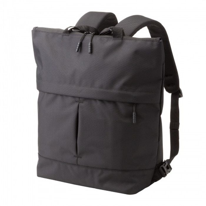 SEARCH WORD：サンワサプライ SANWA BAG-BT4BK 4969887714720 3WAYトートリュック商品概要：背負えるトートで、通勤も仕事もスマートに。商品仕様：■メーカー：サンワサプライ■JANコード：4969887714720■商品名：3WAYトートリュック■型番：BAG-BT4BK■特徴：◯リュックとして背負えるトート兼用のスマートなバッグです。◯ハンドルは長さ調整可能で手持ちでも使えます。◯メインルームは大容量で着替えから書類まで収納できます。◯16型ワイドまでのパソコンを収納できるクッションポケット付きです。◯リュックベルトは使わないとき背面に収納することができます。◯フロントポケットには小物を整理して収納できます。◯背面には便利なシークレットポケット付きです。■仕様：□カラー:ブラック□撥水加工:あり□気室数:1気室□マチ拡張:なし□容量:約22L□材質（表装）:ポリエステル□キャリーサポーター:なし□重量:約620g□PC収納部内寸:約W270×D20×H370mm□対応機種:16.0/15.6型ワイドまでのノートパソコン内寸・フロントポケット：W320×D20×H180mm・フロントポケット内小物ポケット：W105×H120mm×2個・メインルーム内小物ポケット：W200×H170mm×2個・背面ポケット：W140×H230mm■対応機種：-■ご注意事項：商品画像はイメージです。色の濃淡は現物と異なる場合がございます。商品の色、配色、デザイン、仕様などは予告なく変更となる場合がございます。ご了承下さい。※商品概要、仕様、サービス内容及び企業情報などは商品発表時点のものです。※最新の情報に関しましては、メーカーサイトをご覧ください。※発売前予約商品についてはメーカーの商品製造数により納期が遅れる場合やご注文キャンセルをお願いする場合がございます。