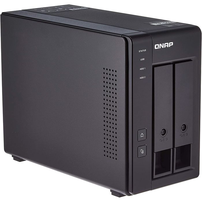 SEARCH WORD：NAS ナス ネットワーク機器 パソコン・周辺機器商品概要：TR-002 USB 3.2 Gen 2 RAID拡張エンクロージャーは、お使いのQNAP NASやPCの容量を拡張します。 TR-002はDAS (ダイレクトアタッチドストレージ) デバイスとしても利用でき、 USBに接続するだけでその内容に直接アクセスすることができます。 TR-002は、USB 3.2 Gen 2 タイプC接続をもつ3.5インチSATAドライブベイを装備し、高信頼で安全なストレージ容量の拡張ソリューションを提供します。商品仕様：■メーカー：QNAP■JANコード：885022017249■商品名：NAS 2ベイ USB 3.0 RAID 拡張 エンクロージャー DAS (ダイレクトアタッチドストレージ)■型番：QNA-TR-002■CPU：ハードウェアRAID付きマイクロプロセッサ■ドライブベイ：2 x 3.5インチ SATA 6Gb/s、3Gb/s■ドライブの互換性：3.5 インチSATA 6Gb/s、3Gb/s ハードディスクドライブ 2.5 インチSATA 6Gb/s、3Gb/s ハードディスクドライブ 2.5インチ SATA 6Gb/s、3Gb/s ソリッドステートドライブ■USB 3.2 Gen 2（10Gbps）ポート：1 x Type-C USB 3.2 Gen 2 10Gbps※商品概要、仕様、サービス内容及び企業情報などは商品発表時点のものです。※最新の情報に関しましては、メーカーサイトをご覧ください。※発売前予約商品についてはメーカーの商品製造数により納期が遅れる場合やご注文キャンセルをお願いする場合がございます。
