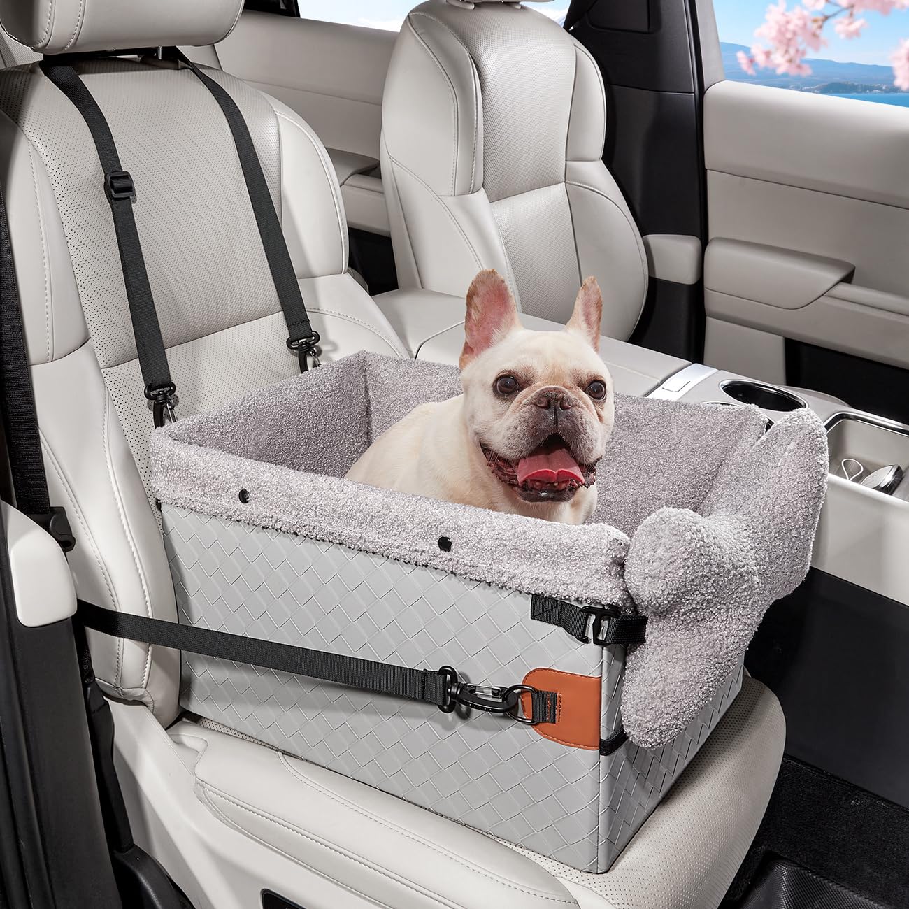 ・・【製品仕様】該当犬 車 シートのサイズ,M：48×45.9×高さ34.5CMです;S：45.4×33.2×高さ29.4CMです。耐荷重：11KGです。主材質：PUレザー。適用なペット：チワワ、柴犬、豆柴、ダックスフンド、トイプードルなどの中小ペットに2匹でも楽々。Cavoyoブランド製品をご利用いただき、誠にありがとうございます。・・【三重固定&安定感抜群】犬 ドライブボックスは三重固定を設計しています。第一重は製品のストラップでヘッドレストに引きかけて製品の飛び出しを防止しています。第二重はシートベルトでフロントシートに固定する。第三重はハンドルをシートシームに入れる、もっとしっかりとした安定感を提供します。・・【簡単組立＆折り畳み可能】組み立てと取り外しが非常に簡単で、車に降りる時に、外出しない時に、マットを取り外して、使わないときはペットドライブボックスをコンパクトに折り畳んで保管できます。PUレザー素材なのでお手入れも簡単。汚れが付いたら、サッと拭くだけで清潔に保てます。さらに、水洗いも可能でいつでも清潔を保てます。・・【乗客が犬の隣に座れる】後部座席で飼い主の隣に設置可能！犬用ベルトで愛犬をシート内に固定、急ブレーキでも投げ出されず、振り向けばすぐに触れ合える安心設計。・・【安心なカスタマサービス】ご信頼を頂き、誠にありがとうございます。万が一製品に問題があった場合、の注文履歴からご注文番号をお知らせいただければ、すぐに対応させていただきます。Cavoyoのサポートチームが迅速にサポートいたします。