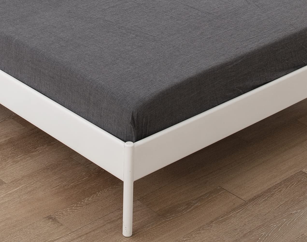 ・【サイズ】：220x200x30cm （シングルとセミダブル2つ並べる220幅、マチ部分は約30cmになります。28cmまでのマットレスにぴったりフィットします！）・【オーガニックコットン洗いざらしの綿100%】洗いざらし仕上げにより最初から肌になじむように仕上げました。洗濯後のシワも味わいになる洗いざらしの綿です。洗いざらし綿はまるでお洋服のようで、使い込んだ綿だけが持つ風合いに、肌に優しくなじむ柔らかな肌ざわりです。グレーな色合いで幅広い年齢の方にお使いいただけます。・【ボックスタイプ】：ベッドのマットレス用のカバーをベッドシーツと呼んでいます。 フィットシーツ・ボックスシーツとも呼ばれる。全周にズレ防止ゴム付きボックスタイプなので、 マットレス用/ 敷き布団に、いろいろ使えます。着脱も簡単、寝相が悪くても大丈夫です。・【お手入れ方法】：極上の肌触りを長持ちさせるため手濯いがおすすめですが、洗濯機使用可です。こまめなお手入れができ清潔にお使い頂けます。また、洗濯を重ねるうちに生地も柔らかくなりお肌に馴染みやすくなり、より心地よくなります。洗い替え用に、お客様用に、何枚あっても重宝します。・【品質保証】：・い物に不満があれば、无条件に返金いたします。全商品品質保証対応しておりますので、ご気楽にご連絡ください。