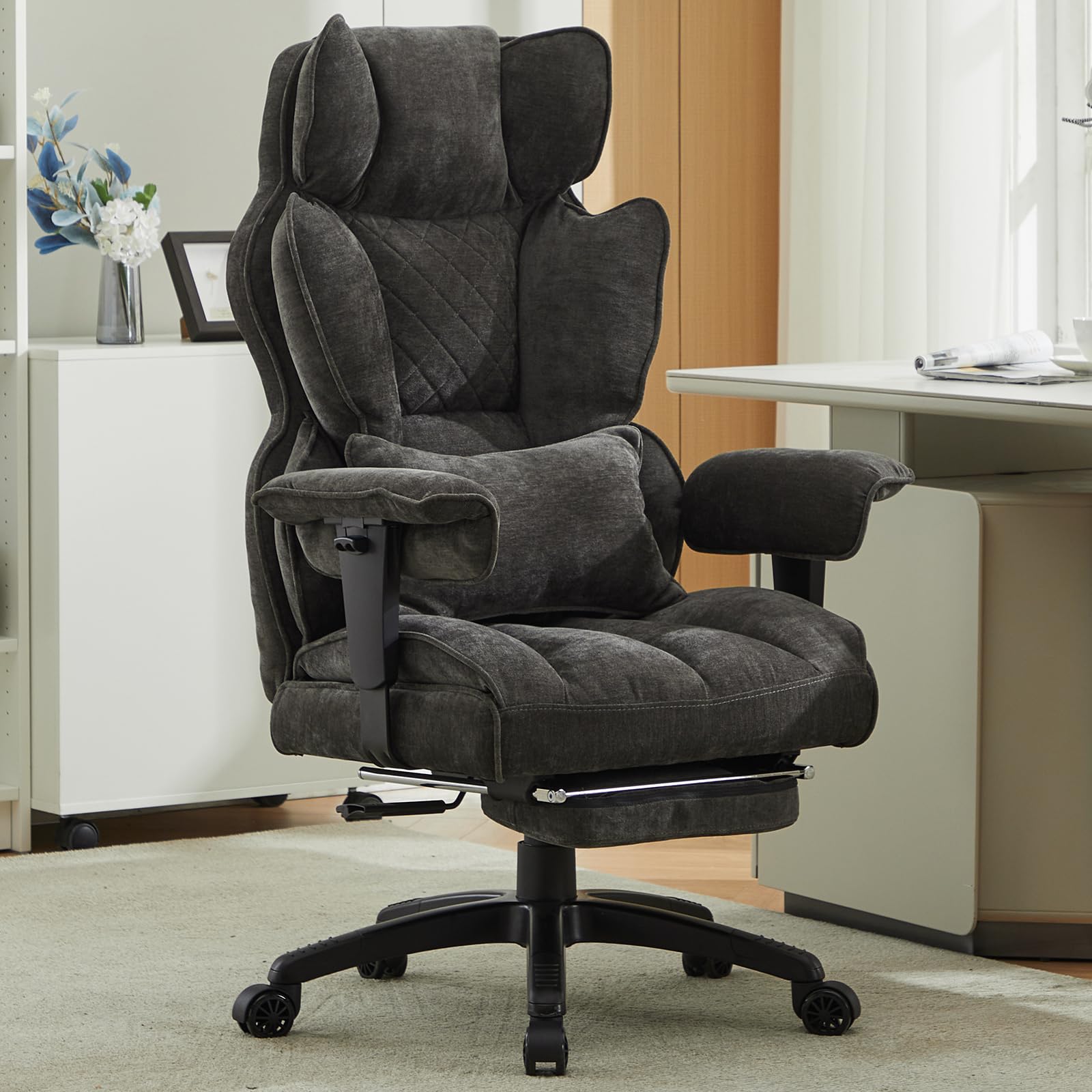 SKYE ゲーミングチェア 広々座面 通気性 ファブリック生地＆低反発クッション|135°リクライニング＆ランバーサポート|180kg耐荷重 デスクチェア オフィスチェア 在宅勤務 社長椅子 (シェニール生地ダークグレー)