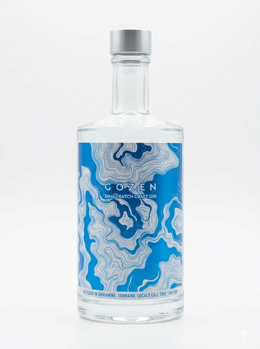 白山の雪解け水が育み、白峰産クロモジが香るクラフトジン、 【GOZEN】 標高1000mの白山伏流水を使用。 白峰産クロモジを中心に、国造ゆず、金澤山椒、 加賀棒ほうじ茶の4種の石川県産素材4種、 ジュニパーベリーなど4種のボタニカルを合わせた 8種で構成されています。 ラベルの「LOCALS CALL THIS JIGE GIN」の「ジゲ（JIGE）」とは、 白峰の言葉で「自分たちの地域」を意味します。 白峰の厳しい自然と豊かな暮らしが育んだ「ジゲ」の味をお楽しみ下さい。