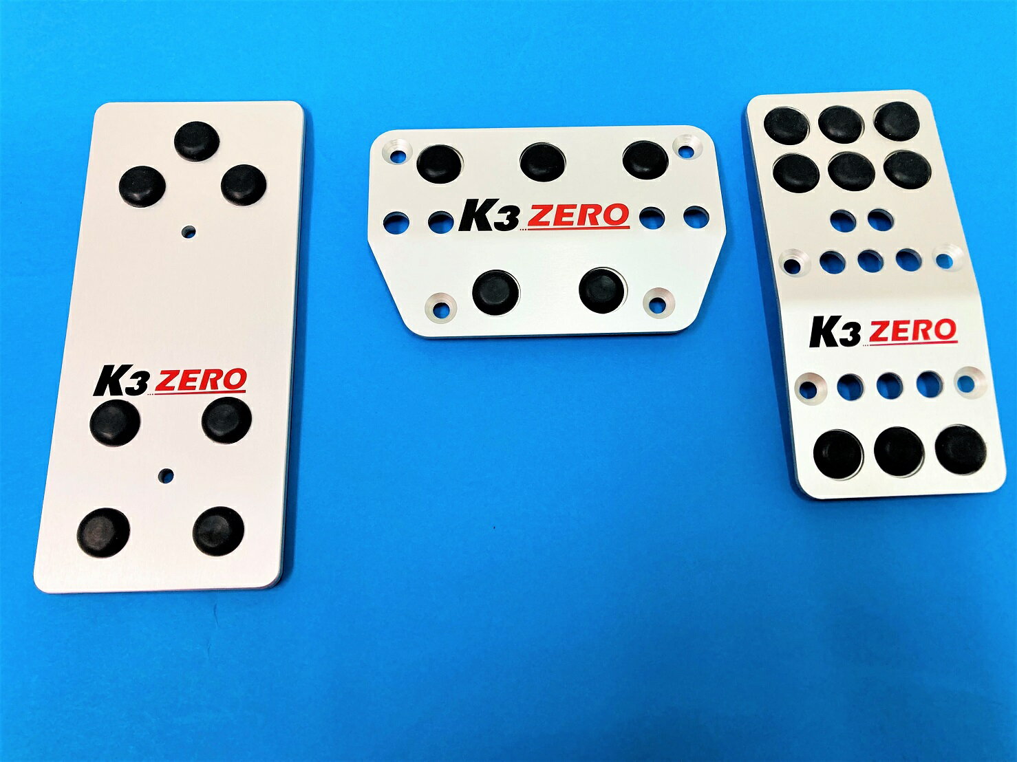 【お得なセット】ジムニー・ジムニーシエラ　K3ZEROラバーペダル＆フットレストセット（AT用） 選べるカラー（シルバー・ブラック・レッド）【JB64・JB74】