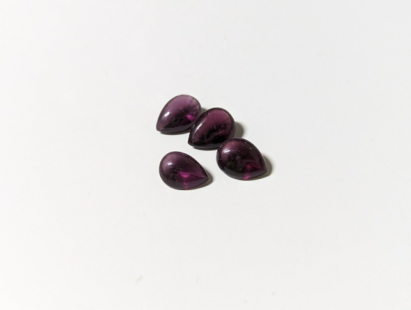 乐天商城 - 【konekoの天然石】長白山紫水晶オーバルカット限定入荷 輝く高発色 透明度抜群 宝石ルース約8×6mm 1粒