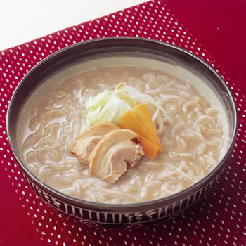 美肌 とんこつ こんにゃく ラーメン【1食】食物繊維、カルシウムもたっぷり。炭水化物ダイエット 糖質制限 グルテンフリー 糖質制限ダイエット 簡単ダイエット（こんにゃく麺、スープのみ）商品説明リーフレット付き