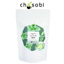 【ミントの緑茶】Matcha Mint Green Tea 日本生まれのミントと緑茶をブレンドした100％天然素材のナチュラルフレーバーティー。 HOTでもそよ風のような優しい清涼感に包まれる身体に優しい緑茶です。 ●取り扱い上の注意 香りと味を存分にお楽しみ頂く為、開封後はお早めにお飲み下さい。 また、このティーバッグは土に還る≪地球に優しい素材≫で出来ています。長時間の加熱に弱いので、ヤカン等で煮出したり、保温用ポットへ入れたままのご使用には適しておりませんのでご遠慮ください。 名称 ミント入り茎茶(ティーバッグ) 原材料 茶、和種薄荷、抹茶 原材料産地名 国産 内容量 24g(3g×8袋) 賞味期限 商品に記載 保存方法 高温多湿を避け、移り香にご注意ください。 製造者 竹沢製茶株式会社 静岡県静岡市葵区北番町61-2 販売者 こんぴらや販売株式会社 香川県仲多度郡まんのう町東高篠1140もっと気楽に、もっとカジュアルに♪ 毎日の気分に合わせてお茶で「遊びましょ！」 今日は何のお茶にしようか？ 気分にあわせてティーバッグをひとつ選びましょう♪ そしたらマグカップにポン！ 難しい作法は必要ありません。　 カジュアルにアクティブに、手軽にお茶で遊びまくる。 それがただ一つの作法です♪ 仕事でも遊びでも、外出時の「水分補給」って重要です。 特に暑い時期にお子様の「熱中症」への対策は必須！ そんな時、「マイボトル」にchasobiを入れて、 一緒にお出掛けっていかがでしょう？ お出掛け前に「マイボトル」にお好みのティーバッグと、 お水（またはお湯）を入れましょう。 　　…お出掛け先では、ちょうど飲み頃に♪ アウトドアでも、お茶を遊びまくるのが「chasobi」流! ▼chasobiシリーズ一覧はこちら