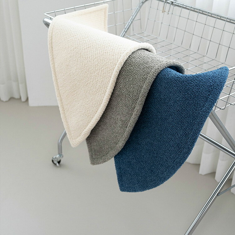 174-01 メゾンドモニク イベール洗えるハーフムーンラグ マット 3色展開 バスマット カーペット キッチ..