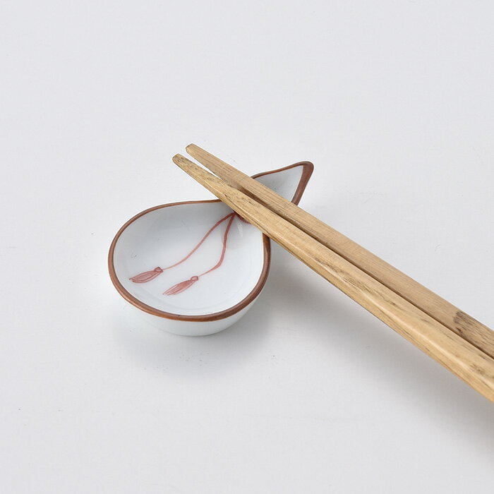 【楽天スーパーセール期間限定10%OFF 】結びひさご型箸置（赤）6cm 手書き 波佐見焼 洸琳窯 可愛い