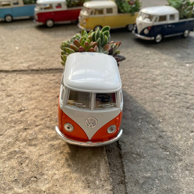 【あす楽】 多肉植物 寄せ植え ワーゲンバス 車 かわいい おしゃれ チョロQ プレゼント ギフト 誕生日 観葉植物 インテリア 送料無料 ミニサイズ おしゃれなインテリア 母の日 父の日