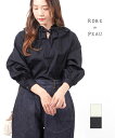 >>ギフト対応について 情報 ROBE de PEAU(ローブデポー) コットン ラッフルカラー ビックカラーブラウス プルオーバー・R033 【実寸】F(フリー)(着丈72cm、胸囲126cm、ゆき丈74cm、袖口18cm) 【素材】綿100% タグ #ROBEdePEAU#ローブデポー#シャツ・ブラウス#長袖 楽天国際配送対象商品（海外配送)詳細はこちらです。 Rakuten International Shipping Item Details click here コード ＊U211004＊【smtb-TK】【select-shop】【コンビニ受取対応商品】 メーカー希望小売価格はメーカー商品タグに基づいて掲載していますROBE de PEAU(ローブデポー)コットン ラッフルカラー ビックカラーブラウス プルオーバーR033Item Images※画像をクリックして拡大Color Variation※クリックして拡大ホワイト(WHT)ブラック(BLK)ブランドROBE de PEAU(ローブデポー)アイテム説明品のある可愛らしい印象のブラウス大きな襟はふんわりとしたラッフルデザインで、顔まわりを華やかな印象にしてくれます。ビックカラーを取り入れるだけでトレンド感アップするアイテムです。レイヤードに欠かせないブラウス紐は結んでも◎垂らして着るのが今年らしくてお勧めです。1枚はもちろん、オーバーサイズスウェットやカーディガンのインナー、サロペットにも大活躍するアイテムです。アイテムサイズF(フリー)(着丈72cm、胸囲126cm、ゆき丈74cm、袖口18cm)&gt;&gt;サイズガイドはこちら。アイテム詳細素材：綿100%重さ：220g裏地：なし生地の伸縮性：なし生地の透け感：白地はややあり生産国：Japan洗濯表示■洗濯表示マークの刷新について注意点※モニターの発色の具合によって実際のものと色が異なる場合がございます。着用モデル身長：157cm洋服のサイズ：S(5〜7号)ボトムサイズ：22〜23インチ、もしくはXS足のサイズ：23.5cmモデル着用サイズ:F取り扱い店 こちらの商品はWebのみの取り扱いとなっております。 店舗でご購入ご希望のお客様は大変お手数ですがメールにてご連絡下さいませ。 mail: info@bleucommebleu.jp