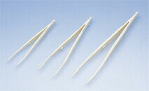 先がぴったりと合い、使いやすい。特長:耐薬品性にすぐれています。挟む力は、金属性とほとんど変わりありません。使用後は注射筒と同じように処分できます。材質:PP(ポリプロピレン)製全長(mm):150滅菌:未滅菌個包装:×入数:50入数単位:本