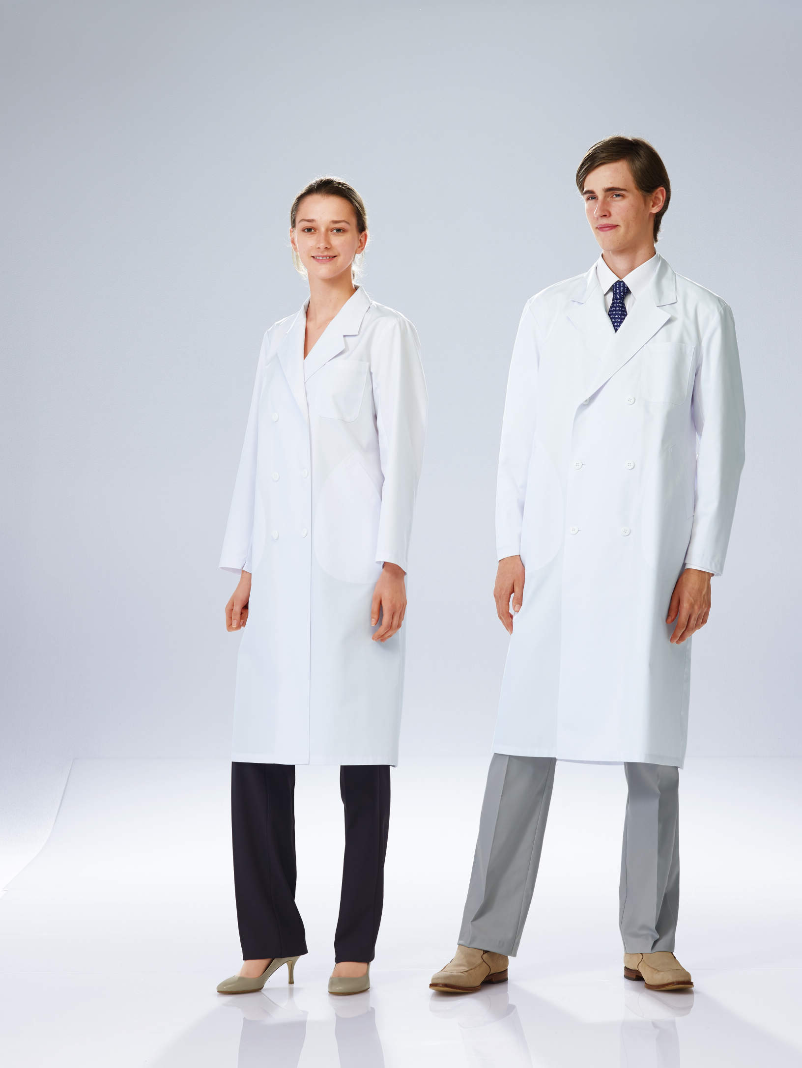 型式：EP-100サイズ：S着丈（cm）：100胸囲（cm）：103肩巾（cm）：42袖丈（cm）：56材質：ポリエステル65％、綿35％カラー：ホワイト袖口：紐