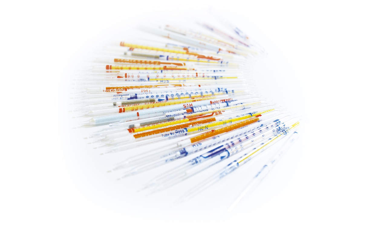 ●検知管に資料ガスを通気すると薬剤が特定のガスと反応して変色します変色した先端の目盛りを読み取るだけでガス濃度が判ります型式：102SD測定ガス名：アセトン測定範囲(ppm)：20〜5,000 基準目盛(50〜2,000)作業環境測定通気回...