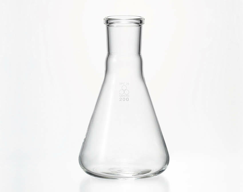 SPC透明ジョイントガラス器具(1)無色透明で内部がはっきり観察することができます(2)セメント化の心配がなく耐アルカリ性に富んでいます(3)汚れがつきにくく洗浄が容易です(4)ノーグリースでの使用が可能です(5)耐クリープ性が大きい(6)摺合せジョイントに比べ機械的に強い(7)真円度が高いのでテーパーの長さが短くてすみます容量(ml)：500SPC：29胴外径（mm）：108高さ（mm）：189