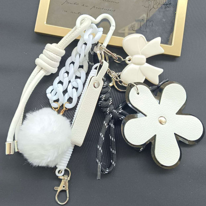 樂天商城 - バッグチャーム★6点以上1点1090円★新着送料無料★3色 キーホルダー 花モチーフ キーチャーム ストラップ キーリング かわいい 人気 韓国チャーム 取外しOK ファッション ロープチャーム チェーン キーストラップ バッグアクセサリー スマホ 鍵 ポーチ付き
