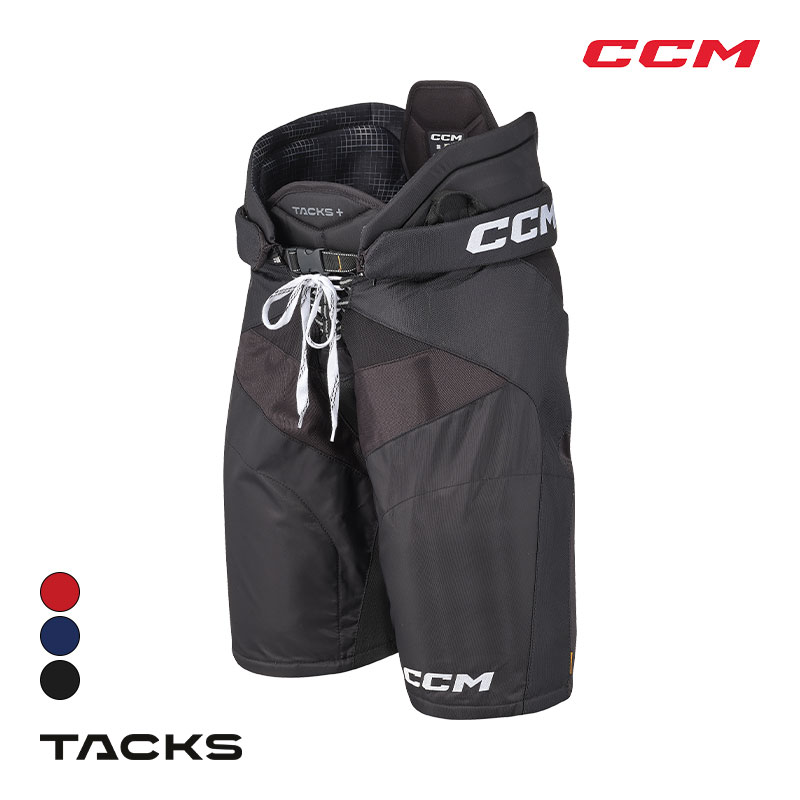 CCM（シーシーエム） パンツ タックス + シニア ◆CCM 2026-2027モデル◆ ゆとりのあるクラシックフィットのタックスシリーズのパンツは最新のMAXカバーASD（アナトミカルシールドデザイン）テクノロジーを採用し、人間工学に基づいたデザインで腰まわりを包み込み、スケーティングのストライドを妨げることなくフィットするパンツです。 高性能パッドによりプロテクションも抜群で、エリートレベルのプレーヤーでも安心の仕様となっており、お好みの履き心地にカスタマイズするためのアジャスト機能も搭載されております。 《TACKS + パンツの特徴》 ・一体型ベルトは内側を通っていてパンツをしっかりと腰に固定します。下腹部のベリーパッドはズレにくく広範囲を安定して守ります。 また、腰のアジャストジッパーを開くことによりレングスを1インチ(約2.5cm)長くすることが可能です。 ・脇腹部分は立体成形のPEプラスチック内蔵のパッドでエリートレベルのプロテクションを実現。裏地には汗を吸収しにくく速乾性に優れたサブリメーション柄の快適な素材を使用しています。 ・股関節外側には軽量で衝撃を分散するJDPヒップカップを使用し、その内側には優れた衝撃吸収素材D3OZEROを配置、強い衝撃から腰を守ります。 また、独自の分割構造であるフレックスモーション構造は股関節の自由な動きを可能にしています。 ・背骨下部から尾骨までのパッドはHDフォームでカバーされたパッド同士のすき間のない安全性の高い設計でいながらフローティング構造で動きやすく、強い衝撃から背骨下部を守ります。 ・腿のパッドは立体成型のPEプラスチックとPEフォームパッドの二重構造。耐久性に優れエリートレベルのプロテクション能力を発揮します。 ・表面素材には丈夫なプレミアム400デニールナイロンを使用。腰骨サイド部分はさらに摩耗に強い素材で補強がなされ、耐久性に優れています。 腿の裏側はプロカットデザインとなっており、動きやすさを向上させています。 ●海外製品に関して 検索ワード アイスホッケー、パンツ、TACKSシリーズ、セカンドモデル