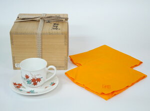 十四代 酒井田 柿右衛門「濁手珈琲碗紅葉文」共箱 人間国宝 日本工芸会常任理事 佐賀県有田町出身 小竹美術 真作保証