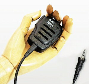 アルインコ社製のねじ込み式防水プラグを採用する特定小電力無線機、アマチュア無線機全てでお使いになれます。 例：DJ-P22 / DJ-G7 etc. 製品特徴 ネジ込み式4極プラグが付いた、交互通話モード専用スピーカーマイク マイク本体もIP67相当の防塵・防浸業務仕様 裏側には回転式クリップを搭載 余裕の耐圧1Wスピーカーで大音量にも対応 同時通話モード対応機でも、同時通話にお使いになることはできません。 イヤホンジャックは有りません。ネジ込み式防水プラグ機共用　防水スピーカーマイク　 DJ-P22,S17,S47,S57,G7等 アイコム VX IC TH DJ ヤエス 秋葉原 無線機 通販 あまちゅあむせん アマチュア無線 受信機 レシーバー ガーミン アルインコ 無線機 無線 モービル機 ハンディ機トランシーバー ケンウッド トランシーバー アンテナ アマチュア無線機 ハンディ 通信　連絡 HF 固定機 KTEL AOR 第一電波工業 コメット アドニス