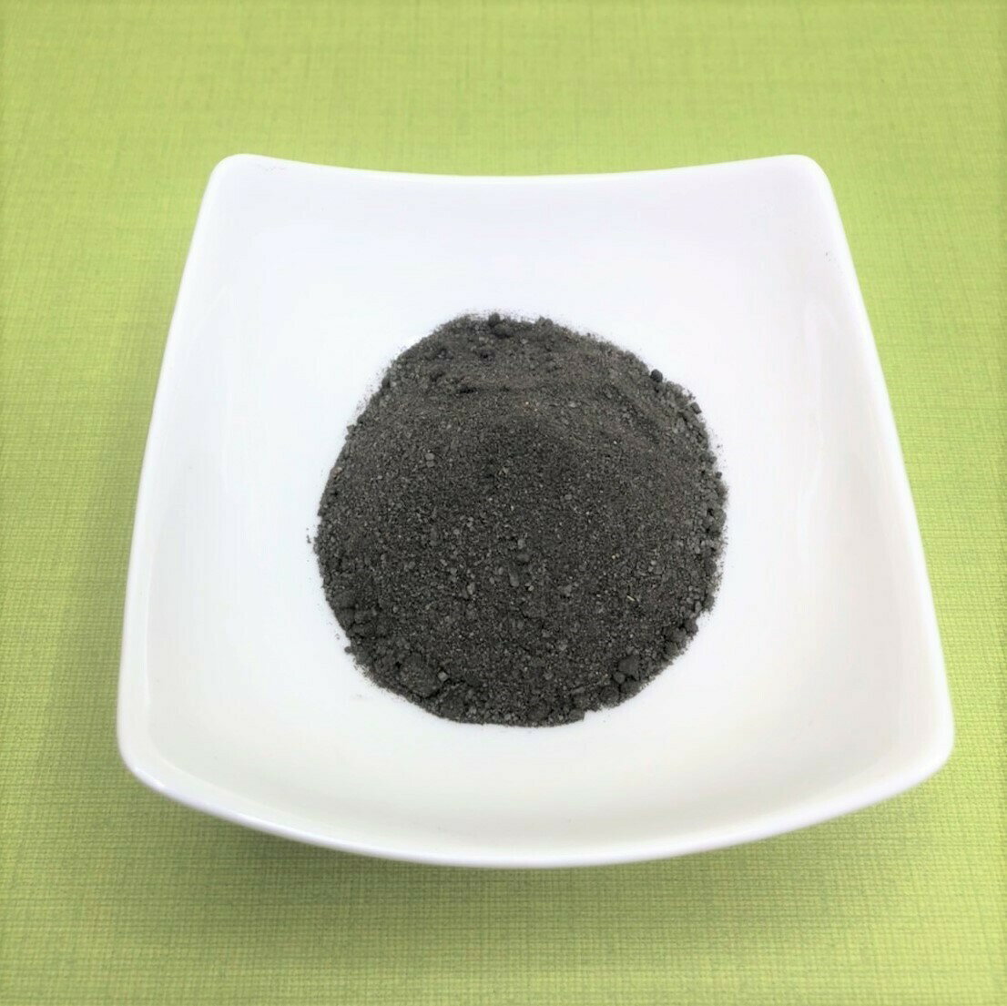 黒耀塩 こくようえん (旧 黒耀のささやき) 炭塩 123g 岩塩 海塩 ミネラル 野草 笹炭 ケイ素 縄文塩 しお 微量ミネラル 料理 ブレンド塩 漢宝塩 コトノハ工房 天然塩 竹塩 仁山竹塩 黒耀のささやき 信州 2