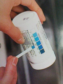 ピューラックス希釈液の遊離残留塩素濃度を測定する試験紙です。50・100・200400・600mg/Lの濃度別に色分けした色調表を使って容易に測定できます。100回分×18個入。広告文責：株式会社ドラッグピュア神戸市北区鈴蘭台北町1丁目1-11-103TEL:0120-093-849製造販売者：株式会社オーヤラックス03-3263-6201