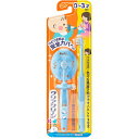 ■製品特徴 ●0〜3才向け。お子様の成長に合わせた、みがきやすさ最適設計。 ●乳歯が生えはじめたら 親子で楽しく歯みがきの習慣を。 ●お子様のトレーニング用ハブラシと仕上げみがき用ハブラシの2本セット。 ●トレーニング用は、歯みがき練習に配慮した「のどつき防止安全カバー」付き。 ●仕上げみがきは、小さいヘッドでお口の中もよく見え、1本1本磨けます。 ●ブルー・ピンクの2色があります。 ※お色は選べません ■使用方法 ＜カバーのセット方法＞ (1)カバー裏側から挿入します。 (2)楕円の形を合わせて奥まで強く押し込み、カバーがしっかりはまったことを確認してください。 ＜仕上げみがき＞ ・お子様をひざに寝かせ、ハブラシはペンを持つように握り、毛先を上手に使って、軽く小刻みに磨きましょう。 ・力の入れすぎは歯ぐきを傷つける原因にもなります。 ◆親子のスキンシップを大切に／(社)母子保健推進会議(推奨) ・「グチュグチュペッ」ができるようになったらハミガキを使いましょう。あずき粒大をハブラシにとってみがいてください。 ・ゆすいではきだす習慣を身につけさせるようにしましょう。 ■セット詳細 トレーニング用(のど突き防止プレート付)・・・1本 仕上げみがき用・・・1本 ■規格概要 ＜トレーニング用、仕上げみがき用本体＞ 柄の材質・・・ポリプロピレン 毛の材質・・・ナイロン 毛の硬さ・・・やわらかめ 耐熱温度・・・80度 ＜のど突き防止カバー(トレーニング用)＞ 材質・・・EPDM、ポリプロピレン ■注意事項 ＜保護者の皆様へ＞ ・ハブラシをくわえたまま、歩き回ったり、遊んだりすると転倒し、喉をつくなどケガをする恐れがあり危険です。お子様から目を離さないでください。 ・ハブラシを強くかむと毛が抜けたり、柄が折れたりすることがあります。ご使用のたびごとに確認し、著しく毛が飛び出したり、汚れが目立つようになったり、破損や変形した場合は取り替えてください。 ＜トレーニング用＞ ・必ずのど突き防止プレートをしっかりセットして下さい。 ＜仕上げみがき用＞ ・お子様本人に持たせたり使用させたりしないでください。 【お問い合わせ先】 こちらの商品につきましての質問や相談につきましては、当店（ドラッグピュア）または下記へお願いします。 花王株式会社　ハミガキ・洗口液・入浴剤・温熱シート・サクセス 電話：0120-165-696 受付時間：9：00-17：00(土曜・日曜・祝日を除く) 広告文責：株式会社ドラッグピュア 作成：202007SN 神戸市北区鈴蘭台北町1丁目1-11-103 TEL:0120-093-849 製造販売：花王株式会社 区分：オーラルケア用品・日本製 ■ 関連商品 花王　お取り扱い商品 クリアクリーン　シリーズ