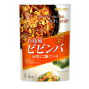 ■製品特徴フライパンでかんたん香ばしおこげ！炒め用ナムルと合わせ調味料のセットです。香ばしおこげがおいしい！フライパンでお肉とご飯と炒めて作る、6種の野菜入りの石焼風ビビンバです。(炒め用ナムル145g+合わせ調味料30g)■内容量175g■原材料炒め用ナムル・・・野菜(大豆モヤシ、人参、キクラゲ、筍、山セリ、ゼンマイ)、糖類(異性化液糖、砂糖)、醤油、食塩、ゴマ、ゴマ油、ニンニク、発酵調味料、唐辛子、チキンエキス、コショウ／酸味料、調味料(アミノ酸等)、酸化防止剤(V.C)、(一部に大豆・小麦・ごま・鶏肉を含む)合わせ調味料・・・醤油、糖類(砂糖、異性化液糖)、発酵調味料、食塩、ニンニク、パプリカ、みそ、チキンエキス、ポークエキス、唐辛子、コチュジャン、食用植物油脂、カツオブシエキス、酵母エキス、コショウ／調味料(アミノ酸等)、増粘剤(キサンタン)、パプリカ色素、(一部に大豆・小麦・鶏肉・豚肉を含む)■栄養成分表示1パック（炒め用ナムル145g+合わせ調味料30g）当たり （この表示値は、目安です。）エネルギー・・・140kcaL　たん白質・・・4.9g　脂質・・・3.4g　炭水化物・・・23.1g　食塩相当量・・・6.6g■使用方法・フライパンにごま油を入れ、肉を炒めます。・肉に火が通ったら、ご飯と炒め用ナムルを加え、よく混ぜながら1〜2分炒めます。・合わせ調味料を加え、炒め合わせたらできあがり。■注意事項賞味期間：180日アレルギー：炒め用ナムル＜小麦、ごま、大豆、鶏肉＞合わせ調味料＜小麦、大豆、鶏肉、豚肉＞【お問い合わせ先】こちらの商品につきましての質問や相談は、当店(ドラッグピュア）または下記へお願いします。モランボン 株式会社〒183-8536 東京都府中市晴見町2-16-1電話：0120-530-850月曜日〜金曜日　9:00~12:00／13:00〜17:00（祝日・年末年始の休業日を除く）広告文責：株式会社ドラッグピュア作成：201908YK神戸市北区鈴蘭台北町1丁目1-11-103TEL:0120-093-849製造販売：モランボン 株式会社区分：食品文責：登録販売者 松田誠司■ 関連商品調味料関連商品モランボン 株式会社お取り扱い商品