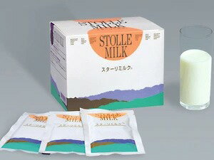 ■製品特徴 たんぱく質や乳糖、ビタミン、カルシウムなどのミネラル類も豊富です。特にたんぱく質では、母乳に多く含まれるもので健康維持に重要な成分である、ミルクグロブリンG（ミルク抗/体）が独自のイムノ技術によって26種類含まれているのです。こんなに高たんぱく、高カルシウムな「スターリミルク」ですが、市販牛乳に比べても、実はとっても低脂肪でカロリー控えめ。添加物も一切使用しておりません。■原材料脱脂粉乳■栄養成分(1袋20gあたり)◆エネルギー：71kcal◆たんぱく質：7.7g◆脂肪：0.2g◆糖質：9.7g◆ナトリウム：76mg◆カルシウム：274mg◆ミルクIgG（ミルク抗体）：96mg■お召し上がり方150cc程度の水又はぬるま湯（50度以下)に、1袋(20g)を良くかき混ぜながら溶かします。1日1-2袋を目安に、毎日続けてお飲み下さい。 ■ご注意・本品は育児粉乳として開発されたものではありません。育児粉乳としてご使用しないでください。・ミルクアレルギーの方は使用しないでください。・機能性成分は、高温や激しい攪拌によって生理活性を失いますので、60度以上のお湯に溶かしたりジューサー等にかけることは避けて下さい。 【お問い合わせ先】 こちらの商品につきましては、当店(ドラッグピュア）または下記へお願いします。 兼松ウェルネス株式会社　お客様相談室 電話：03-3669-6110 受付時間：平日9:00-17:00（土日祝日、年末年始を除く。） 広告文責：株式会社ドラッグピュア 作成：201111SN,201111SN,201804SN神戸市北区鈴蘭台北町1丁目1-11-103TEL:0120-093-849 製造販売：兼松ウェルネス株式会社 区分：健康食品・日本製■ 関連商品 兼松ウェルネス　お取り扱い商品 スターリミルク　シリーズ ラクトフェリン　関連商品母乳は、皆さんご存知の通り、赤ちゃんが飲む大切な栄養源です。その母乳にどんな働きがあるか、皆さんはご存知でしょうか。お母さんのおなかから無防備のまま生まれた赤ちゃん。生まれてから半年程は感染症にかかりにくいと言われています。その不思議を解くカギは母乳です。 出産直後の母乳には、栄養成分のほかに抗/体成分が含まれていて、赤ちゃんを感染症から守ることができるようになっているのです。「スターリミルク」は、そんな母乳の働きに着目したアメリカのスターリ研究所が長年にわたり研究を進め、乳のみにより、母牛の元気力を伝達するという特質を活かし、牛乳をもとに、できる限り母乳を再現させたミルクとして、開発されました。独自の免疫技術って？．．．26種類の悪玉細菌を無害化しワクチンとして、乳牛に与えます。するとその体内にはこれら細菌に対抗し健康を維持するための、ミルクグログリンG（ミルク抗/体）等の成分が作り出されます。実は、これらの成分は、高温加熱や激しい撹拌などによって活性を失いやすく、通常の牛乳にはほとんど含まれないものなのです。これらは、ニュージーランドの大自然の中で健康に育った乳牛だけを選び、生産されています。さらに、ミルクに含まれるミルクグログリンG（ミルク抗/体）や栄養成分の活性が失われないような製法によって濃縮・乾燥され、スキムミルクパウダー（脱脂粉乳）に加工されています。人は、歳をとったり、体力が落ちたときに病気に感染しやすくなります。これは、抵抗力がおちてきたからです。「スターリミルク」には26種類のミルクグログリンG（ミルク抗/体）が含まれています。その成分は腸まで達します。これが、「スターリミルク」の最も大きな特徴です。たんぱく質や乳糖、ビタミン、カルシウムなどのミネラル類も豊富です。特にたんぱく質では、母乳に多く含まれるもので健康維持に重要な成分である、「ミルクグログリンG（ミルク抗/体）」がたくさん含まれているのです。「スターリミルク」はニュージーランドの大自然の中で放牧され、健康に育った乳牛から搾ったミルクです。人工飼育ではなく、自然の牧草により飼育されているため、安心してお召し上がり頂けます。■スターリミルク　6つの安全◆原料は100％生乳◆米国FDA、農務省、及びニュージーランド農林省の食品基準をクリア◆数々の臨床試験（人、動物）においてミルクアレルギー以外は副作用なし◆酸農国ニュージーランドにおいて自然放牧で生産-徹底した品質管理◆長い食経験（米国で45年以上、日本で15年以上）◆米国の厳しい安全基準、GRAS取得済※GRAS:Generally　Recognized　as　Safe「スターリミルク」は、アメリカのスターリ氏によって開発され、1958年からスターリ研究所によって45年以上に渡って研究されてきました。日本人は通常、欧米人に比べて乳製品を食べる量が少ないので、「スターリミルク」の飲みはじめはガスを生じたり、下痢気味になることもあります。これは、腸内に乳糖を分解する酵素（ラクターゼ）が少ないためです。でも、このような症状のときは「スターリミルク」を少量ずつ、1日何回かに分けて、できるだけゆっくりと噛むように飲みましょう。このようにゆっくりと腸内の酵素を増やしていけば、1〜2ヶ月後にはだんだんと普通に飲めるようになるでしょう。ただし、先天性乳糖不耐性やミルクアレルギーの方は、お医者様とご相談の上、飲用をお止め下さい。