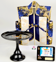 五月人形 【北寿】お祝いセット金襴(中)お祝いにあったらいい物 3点セット1.陣羽織(上)金襴2.JI-503高坏(大)3.オルゴール(中)菖蒲※単品購入よりも...