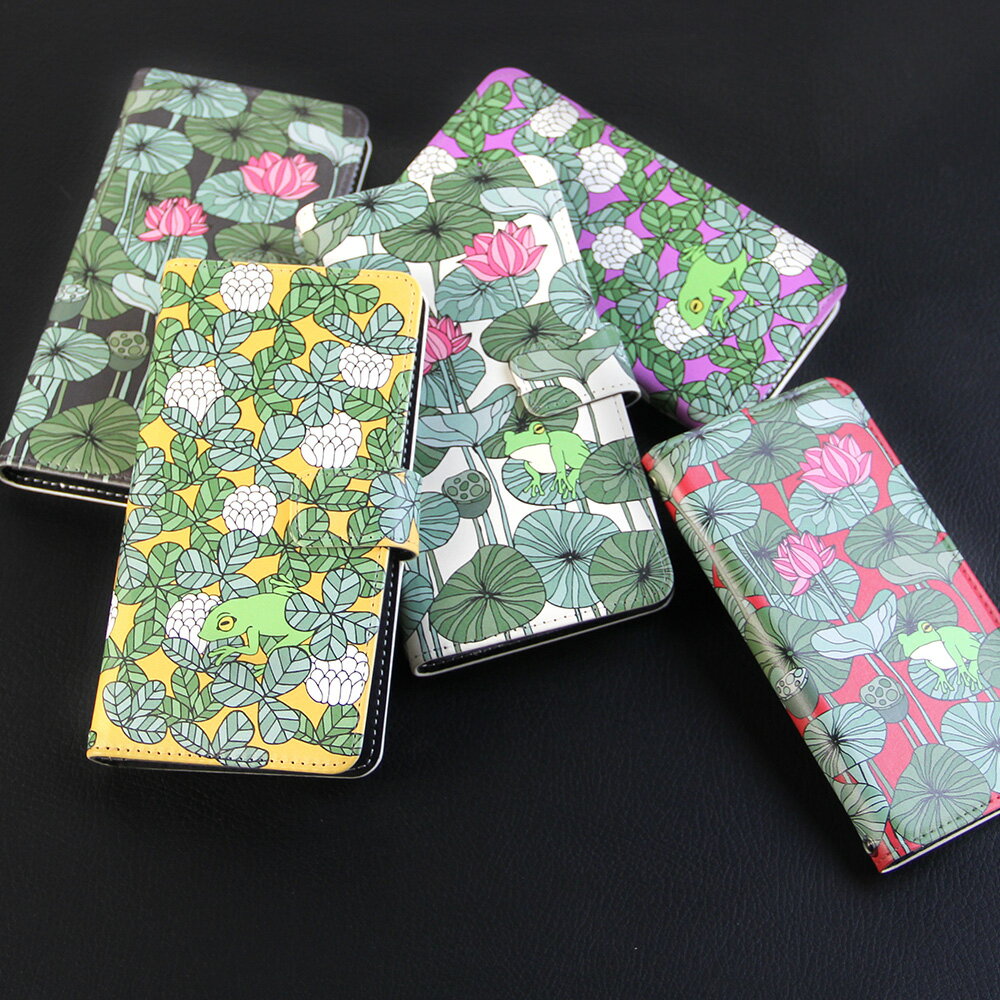 スマホケース Xperia XZ 601SO ケース 手帳型 エクスペリア カバー デザイン 植物とカエル 蛙 シロツメクサ ハス 蓮 イラスト 手書き風 かわいい 生き物