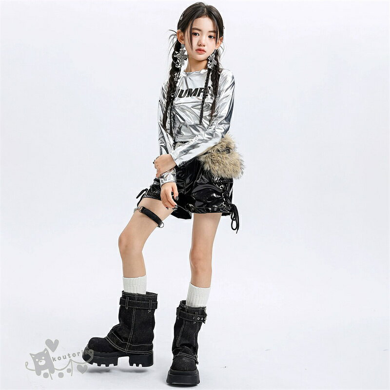 koutorinのダンス衣装 ヒップホップ k-pop衣装 トップス シルバー 長袖 銀Tシャツ ショートパンツ キッズ ガールズ セットアップ 派手 K-POP 韓国 ステージ衣装 応援団 練習着 体操服 発表会 hiphop 演出服 おしゃれ 110-180cm 送料無料｜アングル2