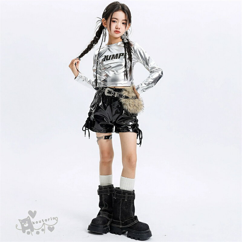 koutorinのダンス衣装 ヒップホップ k-pop衣装 トップス シルバー 長袖 銀Tシャツ ショートパンツ キッズ ガールズ セットアップ 派手 K-POP 韓国 ステージ衣装 応援団 練習着 体操服 発表会 hiphop 演出服 おしゃれ 110-180cm 送料無料｜アングル3