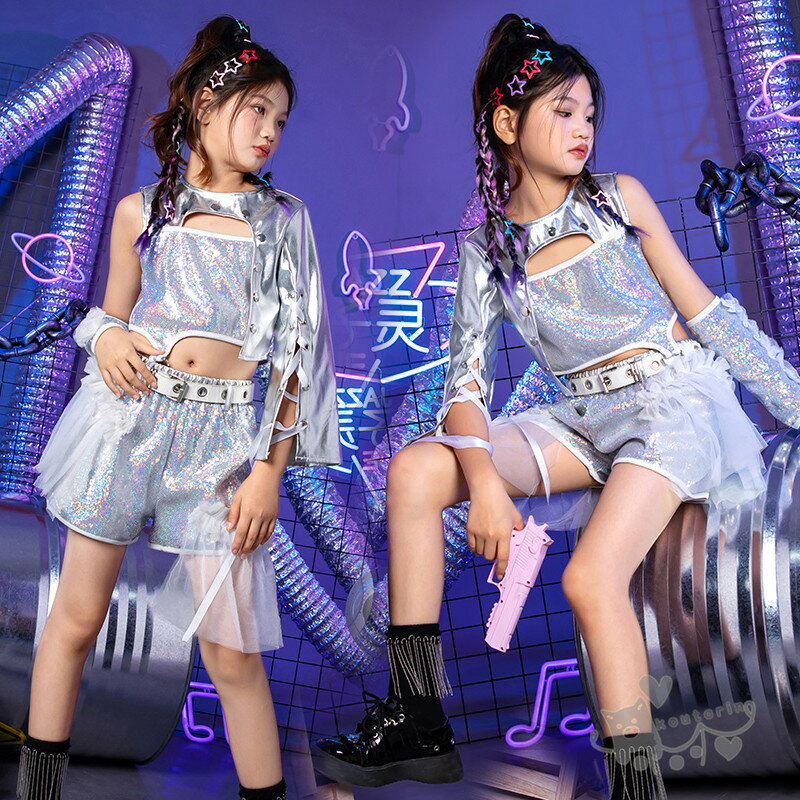Rakuten - キッズ ダンス衣装 女の子 ヒップホップ チアガールズ ダンス キラキラ シルバー トップス 袖カバー ショートパンツ へそ出し ジャズダンス ステージ衣装 練習着 体操服 120-160cm 送料無料