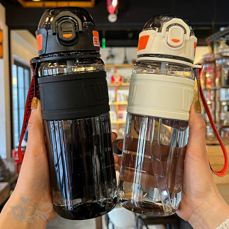 樂天商城 - 水筒 1リットル 目盛り付き 水筒 750ml 1000ml ウォーターボトル ストロー付き水筒 タイムマーカー 携帯便利 漏れ防止 キッズ レディース 水筒 メンズ 大容量 軽量 直飲み 女の子 おしゃれ スポーツ 可愛い プラスチック スポーツボトル 部活 ギフト 携帯便利 送料無料