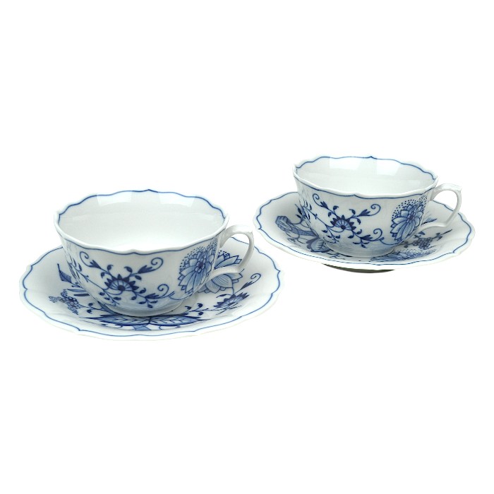　 商 品 説 明 ブ ラ ン ド Meissen / マイセン 商 品 名 ブルーオニオンティー カップ＆ソーサー 2客 商品ランク SAランク サ イ ズ カップ：(約)口径9.5cm　高さ5.0cm ソーサー：(約)直径15cm　高さ2.0cm 付 属 品 無し 素 材 磁器 商 品 状 態 カップ＆ソーサー：所々に細かい傷あり。ごく僅かなシミあり。 僅かな傷等ございますが、使用感の少ない綺麗なお品でございます。 ラ ン ク 表 記 N 新品箱や保存袋が欠品、又は汚れ等がある商品 S 未使用品/展示品保管キズや展示傷がある商品 SA 使用感はほとんど見受けられないが、僅かな傷や汚れ等がある商品 A 少しの使用感や傷、汚れはあるが、綺麗な状態の商品 AB 使用感や傷、汚れはあるが、全体的に綺麗な状態の商品 B 日常的に使用していた様な使用感があり、目立つ傷、汚れがある商品 BC 強い使用感、目立つ傷、汚れが多数ある商品 C 強い使用感や劣化があり、一部で破損など見受けられる商品 当 店 か ら の お 願 い 🔶　在庫について 当サイトに掲載している商品は、店舗・その他サイトと在庫を共有して販売しております。 その為、当サイトよりご注文を頂いた時点ですでに完売し商品がご用意できない場合がございます。 お客様には大変なご迷惑をおかけ致しますが、何卒ご理解を頂けますようお願い申し上げます。 🔶　返品・交換について 基本的に返品・交換はお受付出来兼ねますので、予めご了承ください。 商品の状態やご質問などございます場合、ご注文前にメール又はお電話にてお気軽にお問合せください。 🔶　自社ランク・商品状態について 弊社基準に基づいたランクのため、他店と一概に比較はできません。目安としてお考えください。 画像では伝わりにくい色、お客様のパソコンの設定によっては色の違いが生じることがありますのでご注意ください。