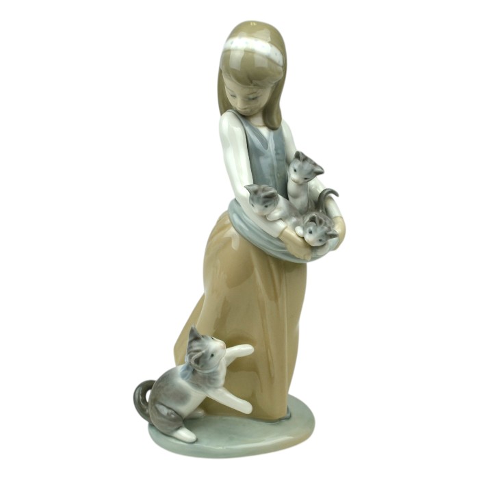 Rakuten - LLADRO リヤドロ 子猫をエプロンに 1309 置物 フィギュリン 陶器人形 戌 オブジェ 置物 インテリア【中古】 a-2606