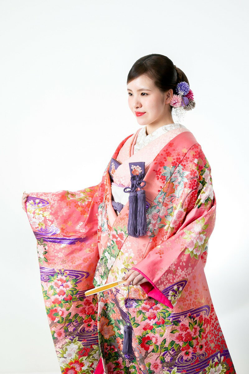 レンタル衣装 YUI婚ブライダルの色打掛 レンタル 打掛 ピンク グレー 色掛下 白無垢 フルセット 和装 和婚 前撮り 花嫁衣装 花嫁衣装セット 婚礼衣装 婚礼 ウェディング 高級 貸衣装 衣装レンタル 送料無料 前撮り 写真撮り 神社婚 お色直し 【iro004 裾グレー花流水】｜アングル2