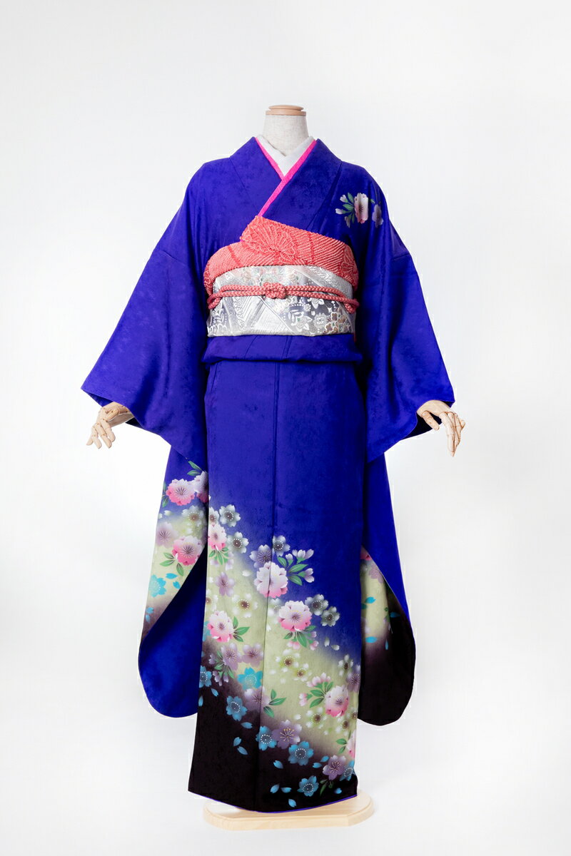 商品情報サイズ/寸法9号 〜 13号身長150cm 〜 165cm位ご利用案内・モニター発色の具合により色合いが異なる場合がございます。・延長や延滞は1日につき10%料金に加算させていただきます。・クリーニングの必要な汚れ、破損のある場合、別途クリーニング代、修理代をいただきます。・著しい汚れ、破損、紛失等、リース不可能となった場合は、その商品の仕入れ価格、使用頻度、希少価値などを考慮した弁償金をいただきます。・到着後、破損があった場合ご連絡をお願い致します。・決算後のキャンセルはお受けできません。尚、こちらで商品の不具合などが起きた場合はキャンセルとさせていただきます。・予約の確定は、こちらからのメールにて確定とさせていただきます。・発送日から返却到着日まで5泊6日を基準とさせていただきます。但し、天候不良などでの延長は基準外とさせていただきます。注意事項商品到着後、着付けをして頂く先生に小物の確認をして頂いて下さい。もし足らない物があれば当店にご連絡ください。あとお客様ご自身がご準備する物の確認も行って下さい。振袖の裾はとても繊細な部分です。裾を引いてのご移動はしないようにお願いします。ご移動の際は必ず裾を地面につけないようにご移動下さい。当店の衣裳に勝手に加工をされないようにお願いします。セット内容小物一式レンタル振袖（成人式用）◇ sfuri037 群青桜吹雪 ◆ ー ご予約状況 ー 下記の日程はご利用いただけません 2