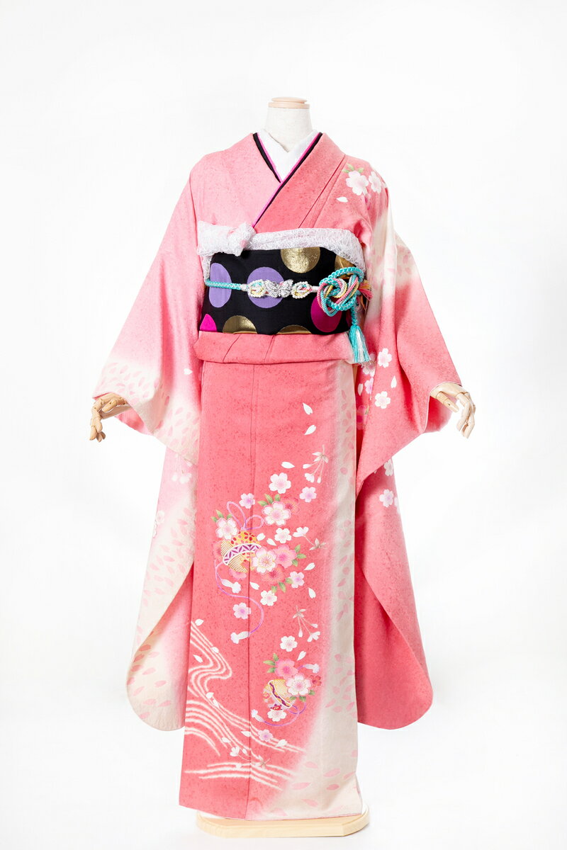 商品情報サイズ/寸法9号 〜 13号身長150cm 〜 165cm位ご利用案内・モニター発色の具合により色合いが異なる場合がございます。・延長や延滞は1日につき10%料金に加算させていただきます。・クリーニングの必要な汚れ、破損のある場合、別途クリーニング代、修理代をいただきます。・著しい汚れ、破損、紛失等、リース不可能となった場合は、その商品の仕入れ価格、使用頻度、希少価値などを考慮した弁償金をいただきます。・到着後、破損があった場合ご連絡をお願い致します。・決算後のキャンセルはお受けできません。尚、こちらで商品の不具合などが起きた場合はキャンセルとさせていただきます。・予約の確定は、こちらからのメールにて確定とさせていただきます。・発送日から返却到着日まで5泊6日を基準とさせていただきます。但し、天候不良などでの延長は基準外とさせていただきます。注意事項商品到着後、着付けをして頂く先生に小物の確認をして頂いて下さい。もし足らない物があれば当店にご連絡ください。あとお客様ご自身がご準備する物の確認も行って下さい。振袖の裾はとても繊細な部分です。裾を引いてのご移動はしないようにお願いします。ご移動の際は必ず裾を地面につけないようにご移動下さい。当店の衣裳に勝手に加工をされないようにお願いします。セット内容小物一式レンタル振袖（2月〜11月用）◇ furi073 淡ピンク手毬桜 ◆ ー ご予約状況 ー 下記の日程はご利用いただけません 2
