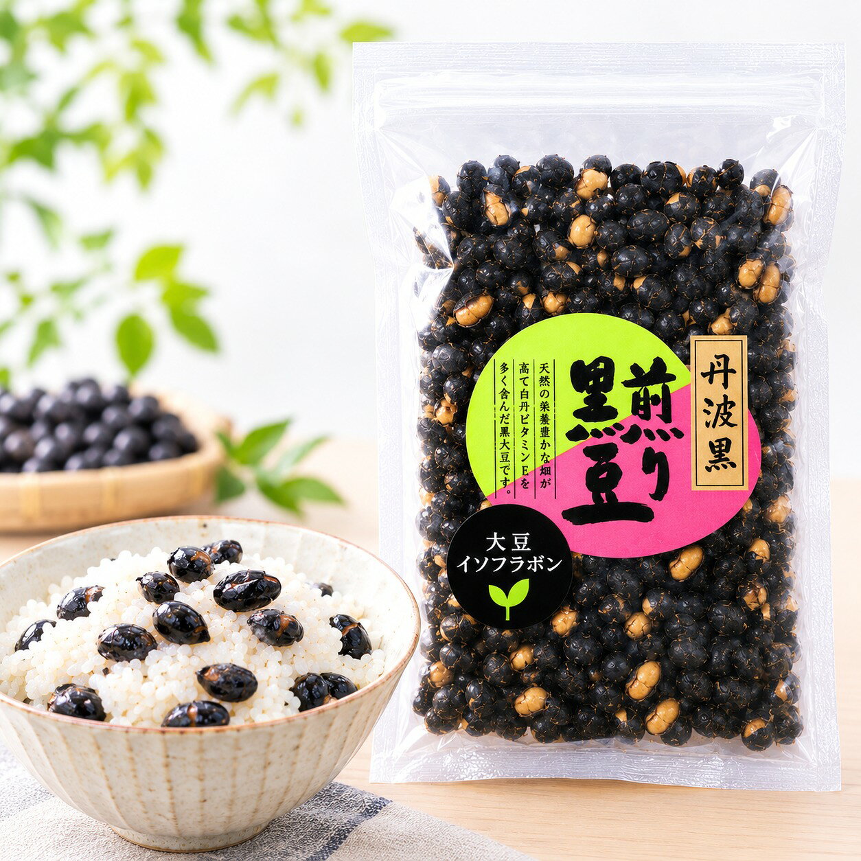 商品情報名称豆菓子原材料名黒大豆（国産）内容量100g賞味期限別途商品ラベルに記載保存方法直射日光を避け、常温で保存してください。製造者または販売者夜久野物産株式会社 0773-37-1137栄養成分100gあたり 熱量：405kcal、たんぱく質：29.0g、脂質：13.2g、炭水化物：42.5g、食塩相当量：0g、ビタミンE:3.4mg、大豆イソフラボン:180mg丹波黒 煎り黒豆 100g 黒豆 国産 大豆イソフラボン 天恵の風土で育まれた丹波黒豆を素焼きにした香ばしく素朴な味 天恵の気候風土で育まれた丹波黒豆をただ素焼きにしただけの香ばしく素朴な味のお菓子です。 レギュラー的なLサイズを使用しています。 ★おいしい黒豆ごはんの作り方【レシピ付】（炊飯器で普通に炊いて下さい） ●米2合 ●煎り黒豆40g ●水2合分＋50cc ●酒大さじ1 ●塩小さじ1 ●醤油小さじ1 5