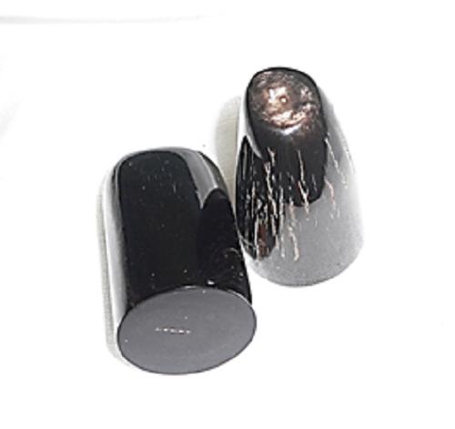 水牛（角）落款印材。黒（天然色）・直径約19.5mm・長さ約3cm・芯持ち。2個（一対）の価格です。日本製。ゆうメール便。