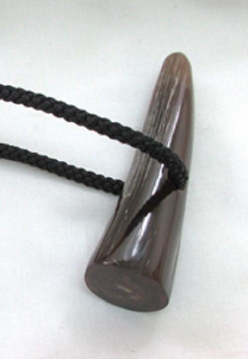 水牛ダッフルボタン・75mm、一つ穴。特上濃茶（天然色）・紐穴の径6m/m）。贅沢取りの最高級ダッフルボタン。ツヤあり・半ツヤを選択。日本製。ゆうメール便。