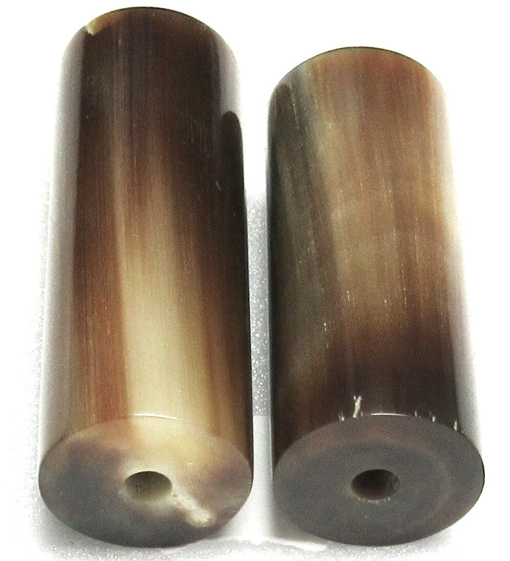 水牛工芸材料、丸棒材・直径15mm。センターに穴開け材。多用途剤。茶（天然色）・直径15mm・長さ（35・41）mm。日本製。ゆうパケット便。